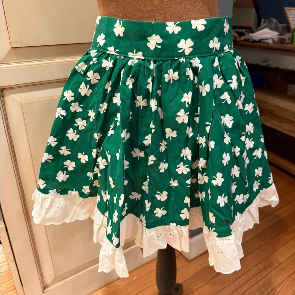 Green Apron Clover St. Patrick’s Day Irish 
with White Accents Lucky